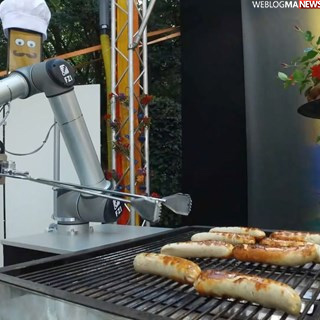 ربات BratWurst با سرخ کردن سوسیس ها از میهمانان پذیرایی می کند